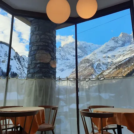 Hotel Aigle 3*